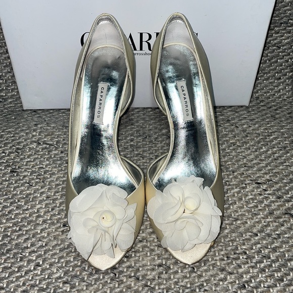 Caparros Ivory Satin Sarina Wedding shoes.  Women’s size 8.5 - Picture 4 of 12